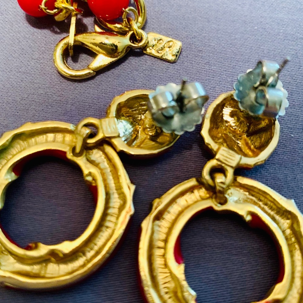 Vintage Lady Remington Red Beaded & Enamel Jewelry Set Necklace & Hoop Earrings - Picture 6 of 8